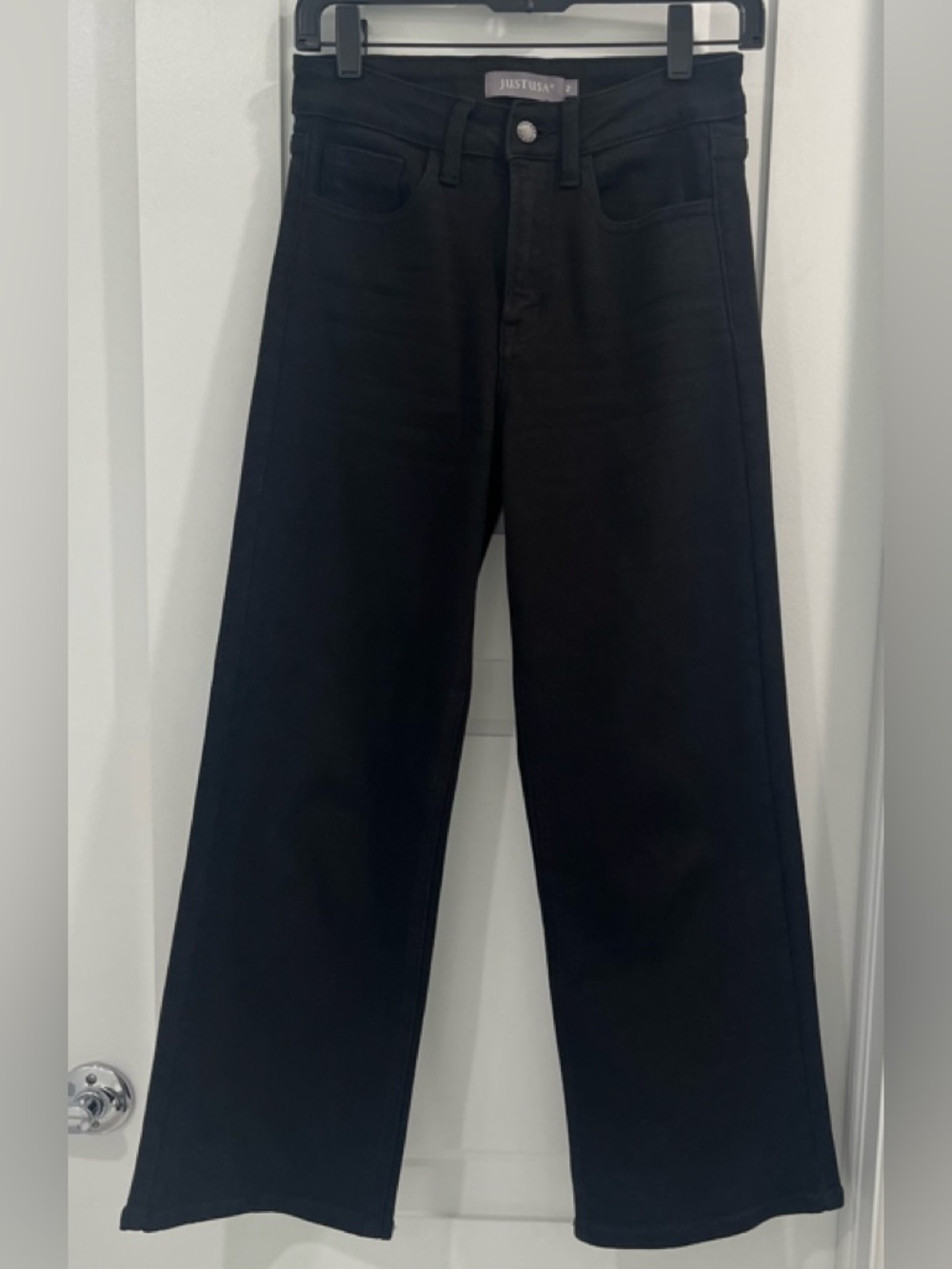 JUST USA Style# JP-239-BLK Slim Wide Leg Jeans, Size 2
